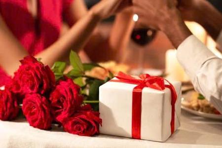 Valentine nào vợ cũng đòi quà đắt tiền, nhận xong liền đem bán