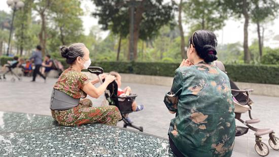 Hà Nội sẽ hỗ trợ toàn bộ kinh phí đóng BHYT trong 36 tháng cho một số nhóm người. Ảnh minh họa