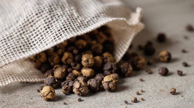 Giá tiêu hôm nay 23/3/2026 ở trong nước và thế giới mới nhất