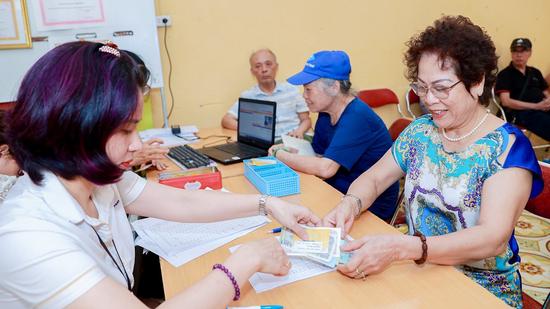 Từ 1/7, người cao tuổi không có lương hưu vẫn được nhận trợ cấp xã hội hàng tháng