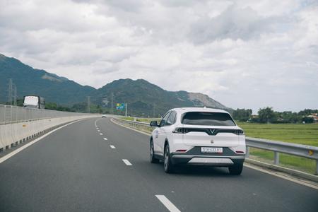 Chỉ từ 900 triệu đồng, nhận lại trải nghiệm hạng sang, chuyên gia xe đặc biệt hài lòng với VinFast VF 8 2025