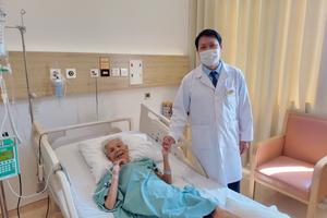 Bệnh nhân 88 tuổi ung thư dạ dày giai đoạn muộn hồi phục ngoạn mục sau phẫu thuật tại Vinmec Nha Trang