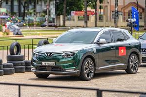 Cơ hội kép trước Tết: Sở hữu VinFast VF 8 với ưu đãi 10%, rinh thêm xe máy điện về nhà