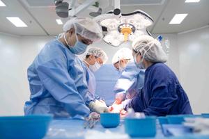 Chạy đua với “tử thần” cứu mẹ và song thai mắc cùng lúc 3 bệnh lý nghiêm trọng