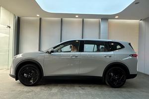 Người dùng Việt đánh giá VinFast VF MPV 7 là “chuẩn mực cho xe gia đình”