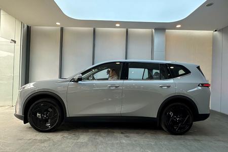 Người dùng Việt đánh giá VinFast VF MPV 7 là “chuẩn mực cho xe gia đình”