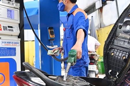 Nguồn cung xăng dầu dồi dào, giá trong nước thấp hơn Trung Quốc, Lào