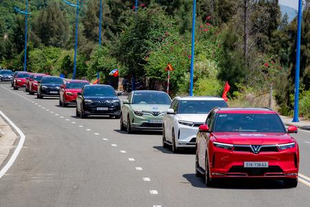 Vingroup gia hạn chương trình hỗ trợ khẩn cấp khách hàng chuyển đổi xe xăng sang xe điện tới 30/04/2026