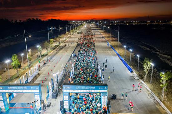 “Biển người” đánh thức bình binh Cần Giờ trong giải chạy sáng 1/5
